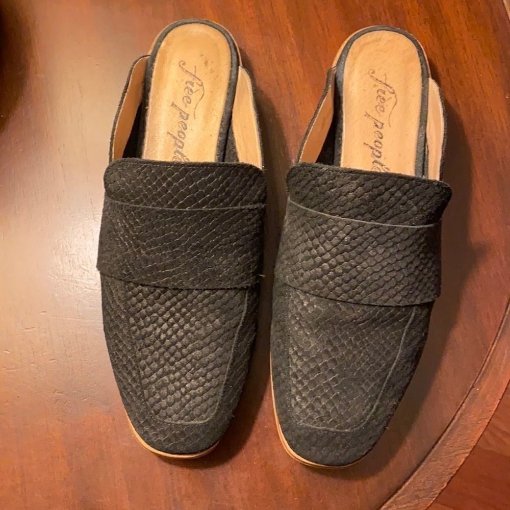 Free People At Ease Loafer Mule in Black, Sz 36
